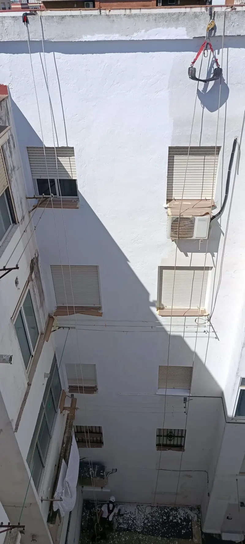 Pintura de Patio de Comunidad en Sevilla | Almaverti